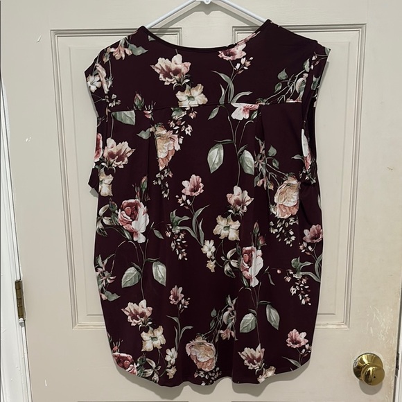Papermoon plus size split front floral sleeveless top maroon size 1x - Picture 5 of 5